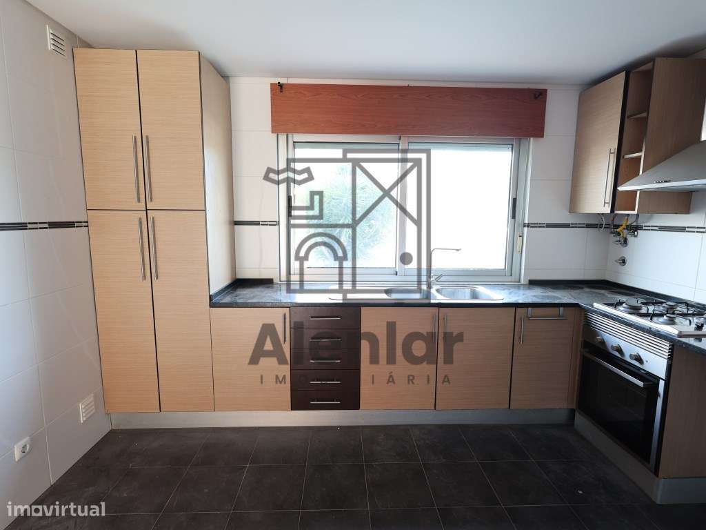 Moradia V3 localizada na freguesia da Carnota, em Alenquer.-12