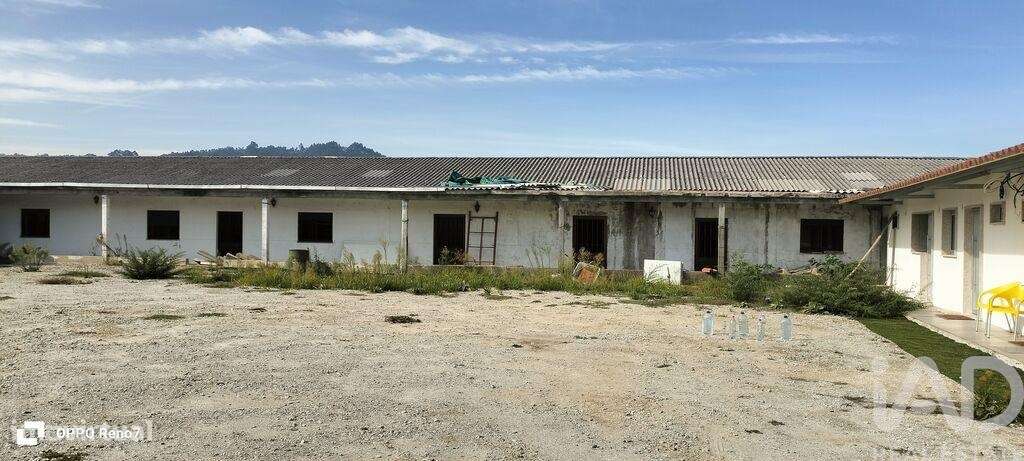 Prédio em Paredes de 560,00 m2 - Grande imagem: 3/28