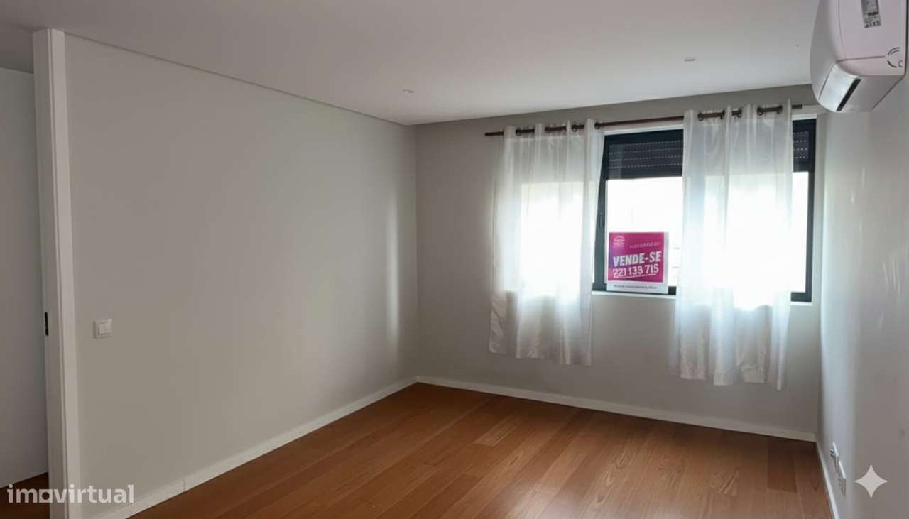 T1 | Como Novo | Lugar de Garagem | Elevador | R Costa Cabral - Grande imagem: 4/10