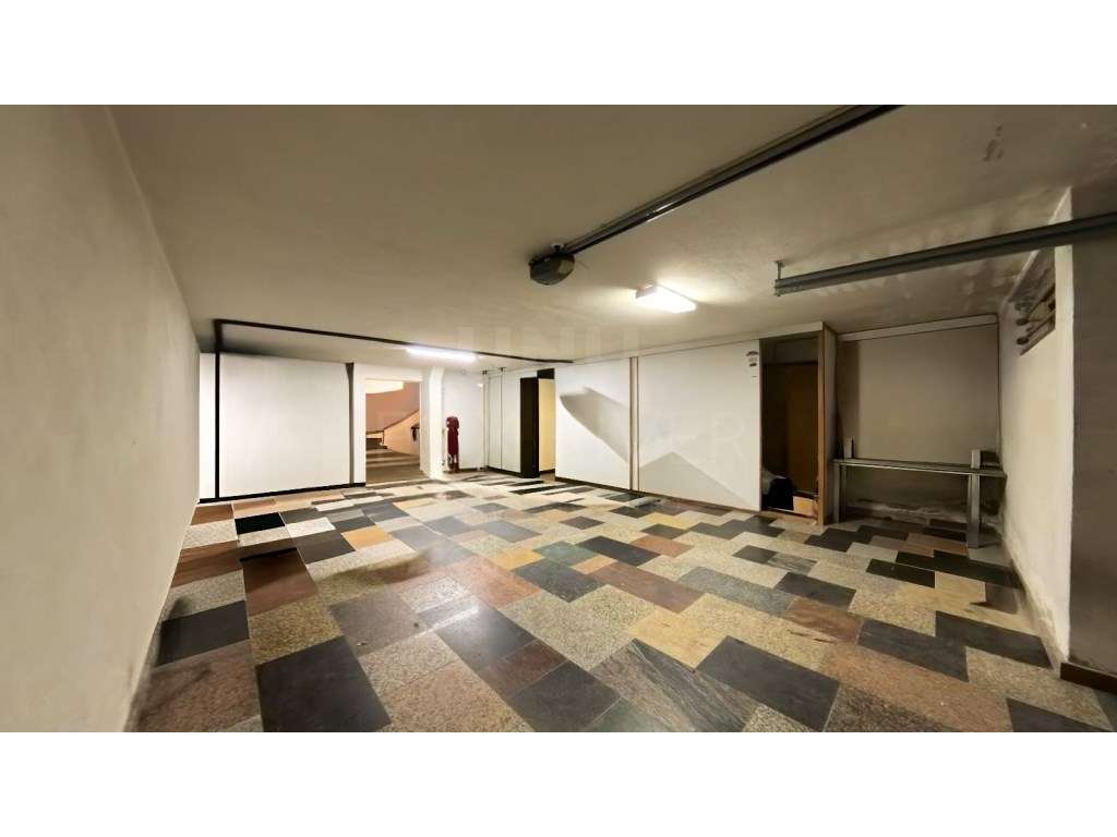 Moradia T4 Geminada na Meadela-15