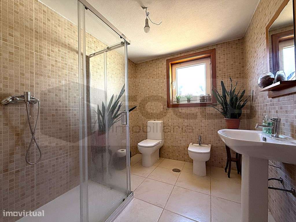 Espaçosa moradia T4 para venda em Esgueira-41