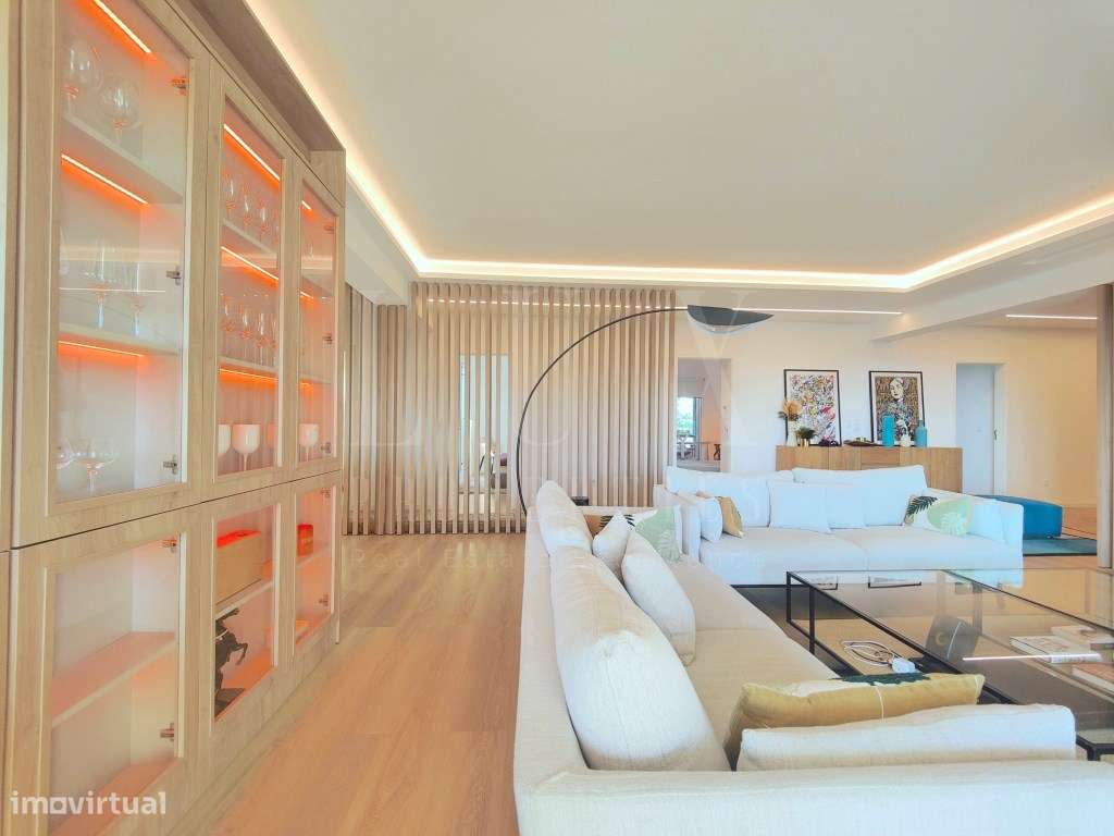 PENTHOUSE T5 DE LUXO COM VISTA FRONTAL DE MAR NO CENTRO DO ESTORIL-10
