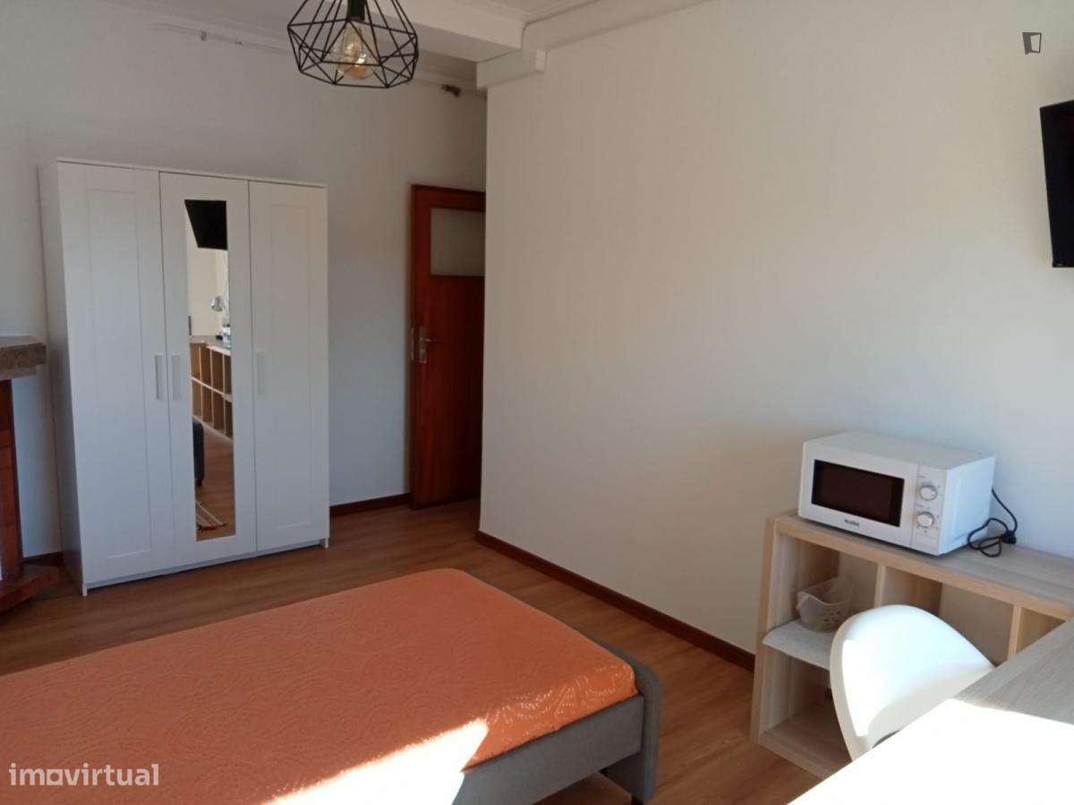 Quarto - localizado em Bairro do Sol Coimbra - Grande imagem: 3/10