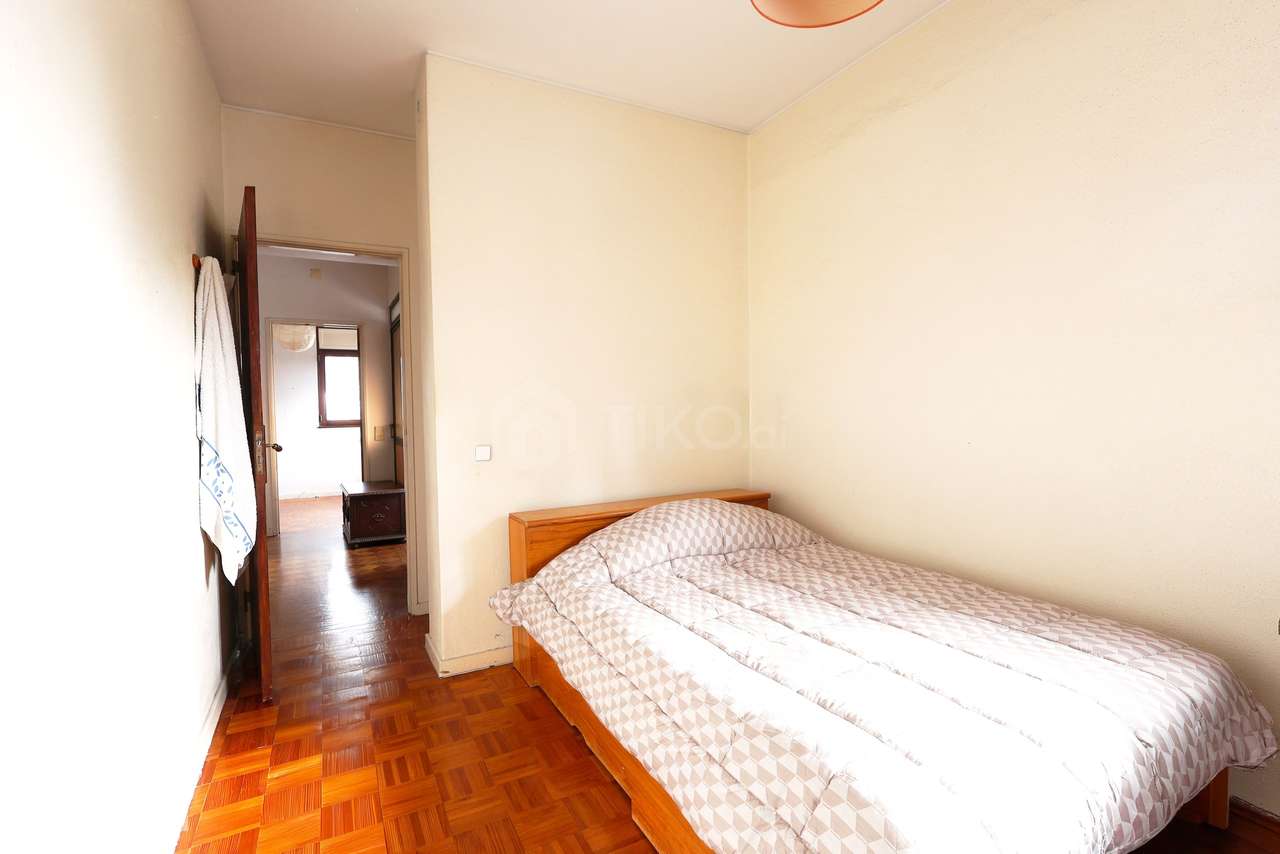 T4 COM 3 FRENTES SOLARES E ÁREAS ACIMA DA MÉDIA | METRO DE CHELAS-6