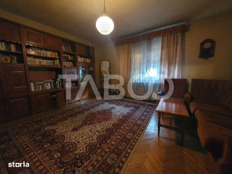 Casa 5 camere 374 mp utili + Anexa 75 mp in punctul 0 al Fagarasului - Imagine principală: 3/12