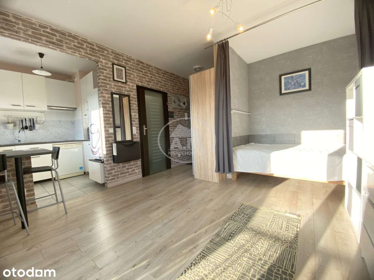 Kawalerka/ Wolna/ Ciche/2017r/Miejsce postojowe-2