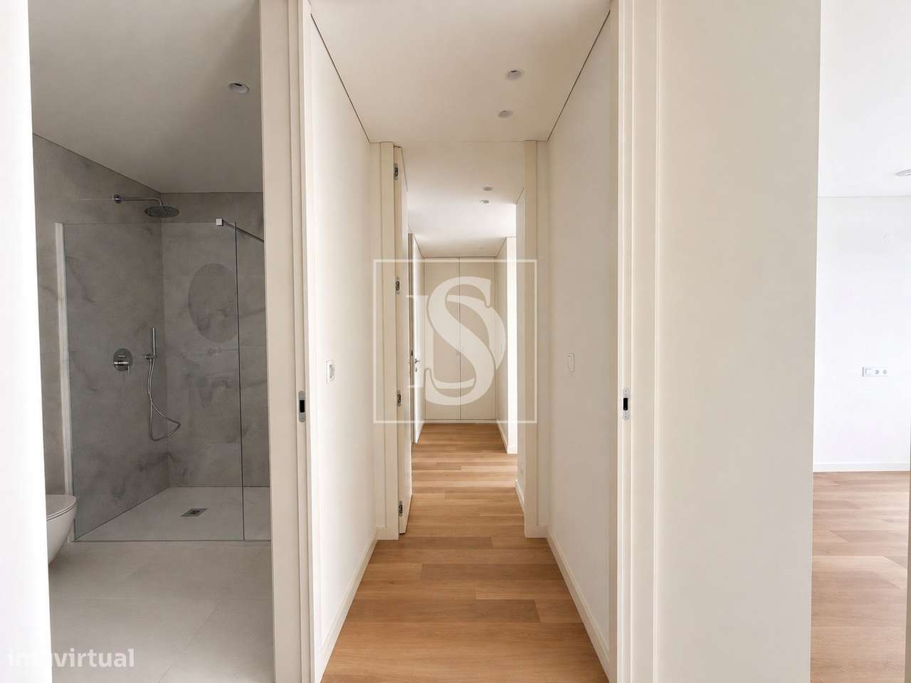 Apartamento T3 em Darque - Novo, c/Garagem e elevador-8