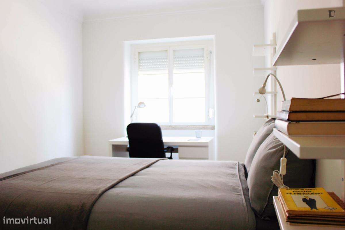 Quarto - localizado em Roma-Areeiro Lisbon - Grande imagem: 3/10