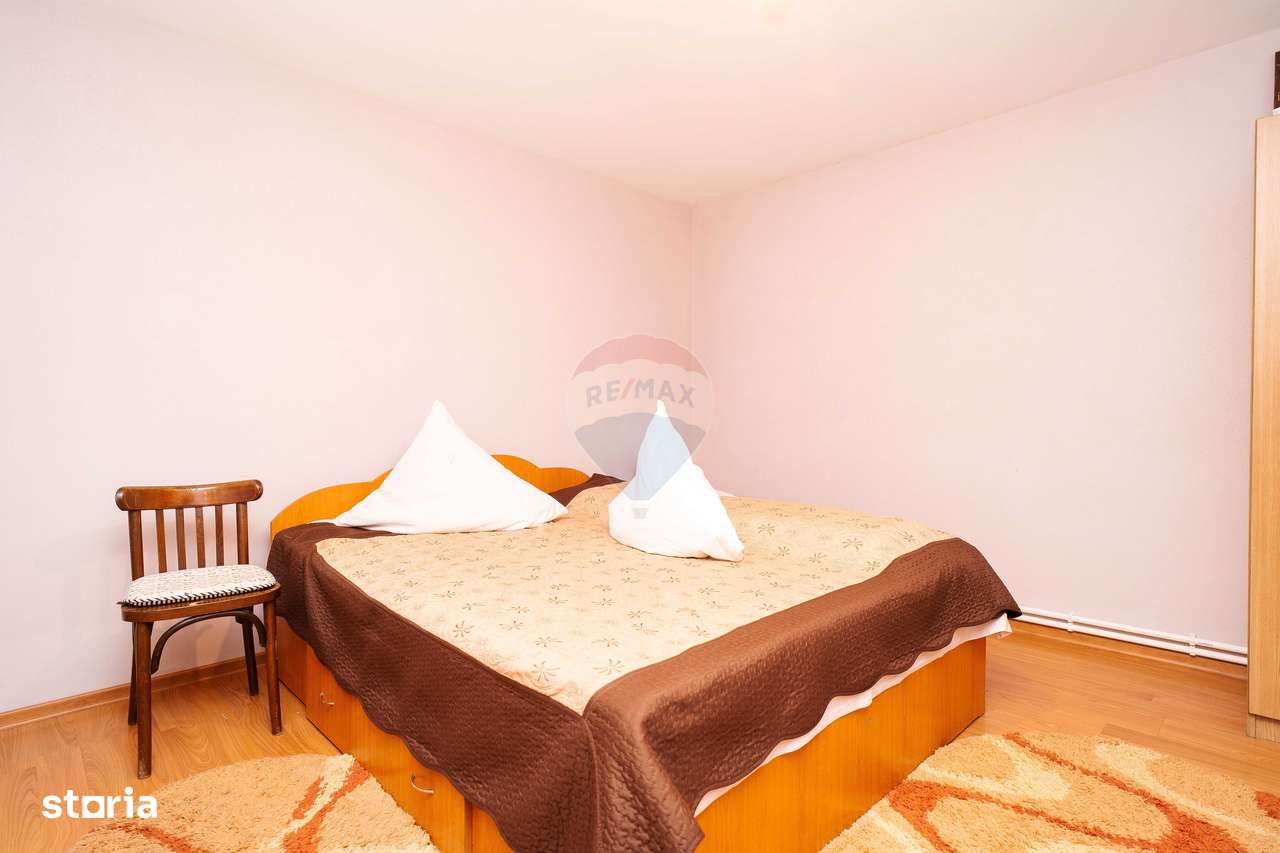 Casă de Vânzare, 3 Camere, 1577mp Teren la E58 - Lețcani, Iași-3