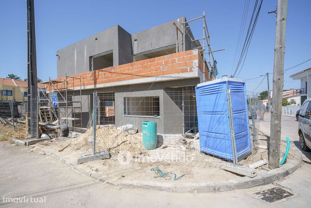 Moradia geminada T3+1 em fase de construção, em Pinhal de Frades-27