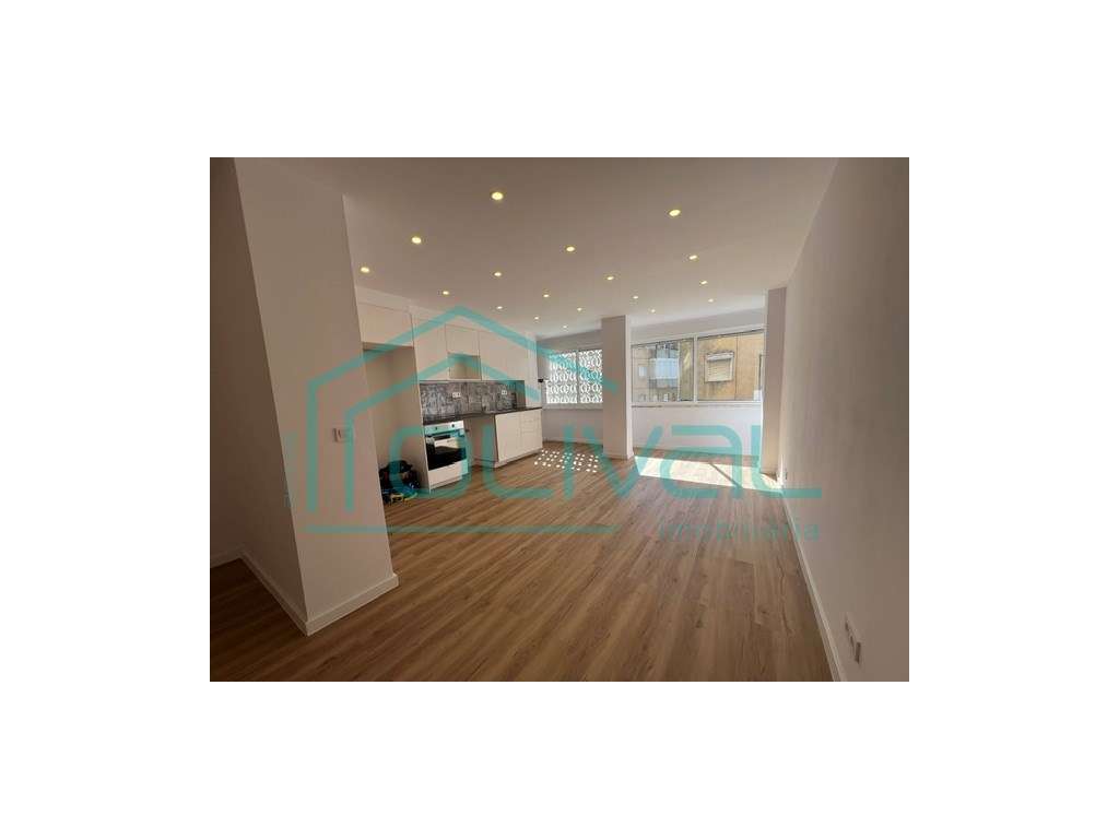 Apartamento T2 à venda na Rua 25 de Abril-2