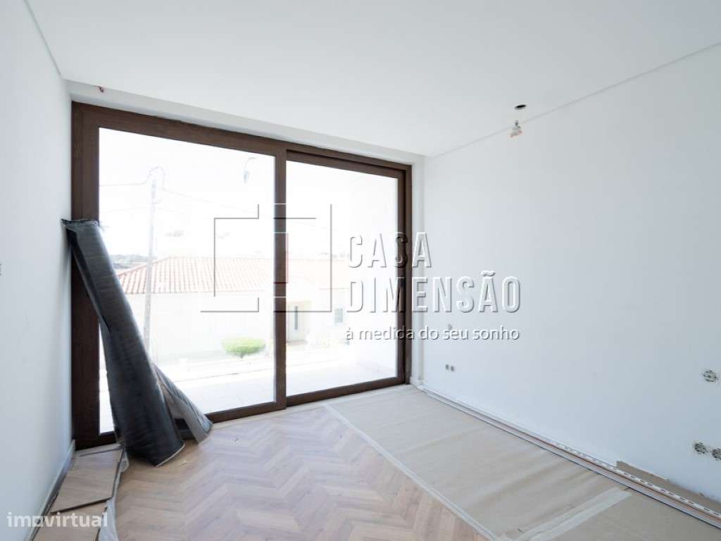 Moradia isolada de tipologia T3 na melhor zona da Aroeira, com Pisc...-10