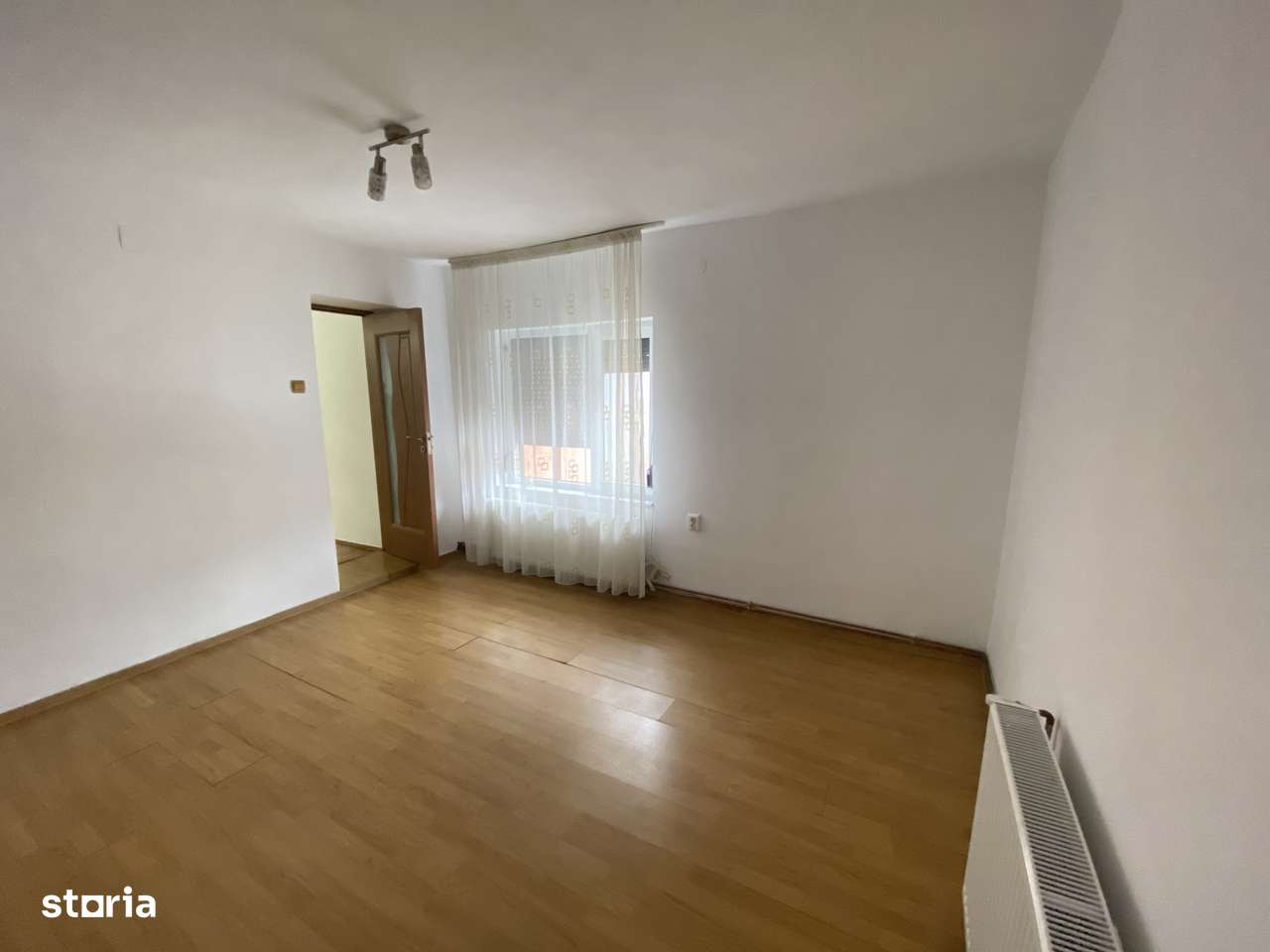 Casa, construită 2004, preț 120000€ zona f buna-4