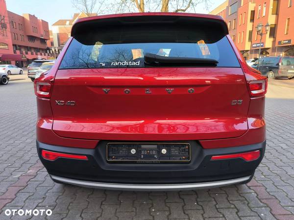 Volvo XC 40 D3 Geartronic Momentum Pro - 4