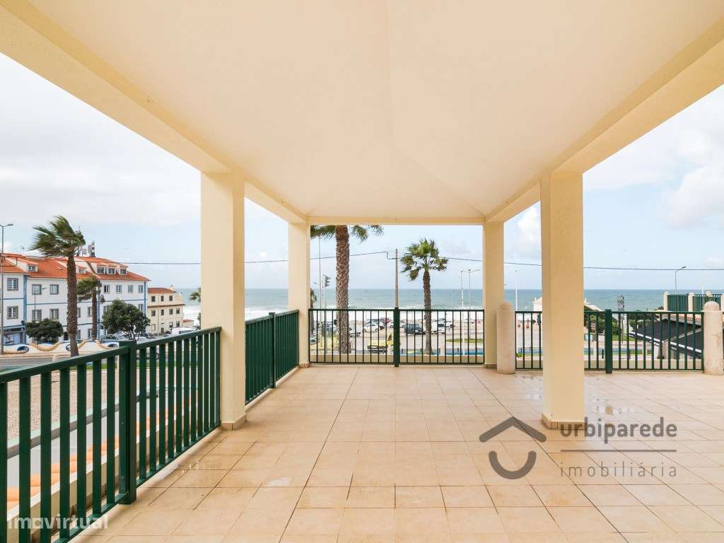 Moradia V4 em condomínio fechado no centro da Ericeira, com garagem.-38