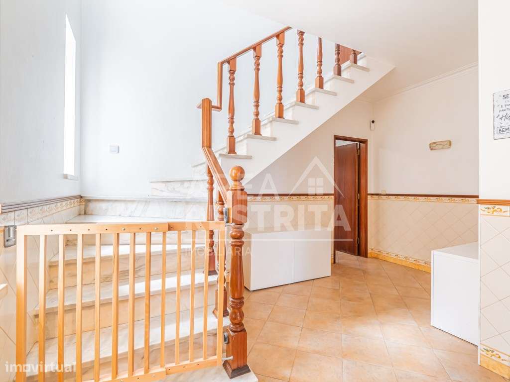 Moradia Geminada T3 com Garagem, Excelentes Áreas e Localização Pri...-54