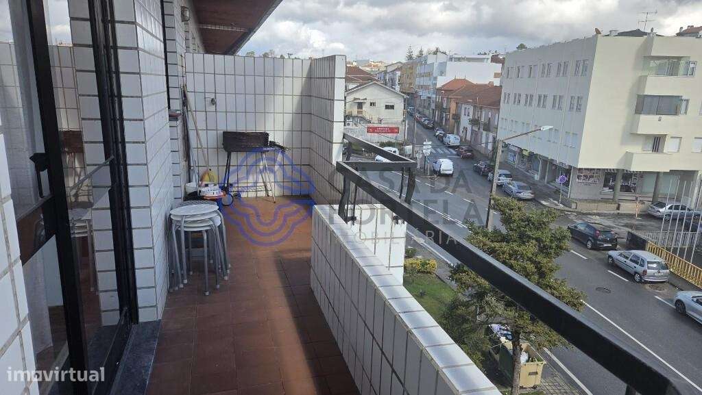 Apartamento T2 com garagem, jardim privativo e excelente localização - Grande imagem: 3/19