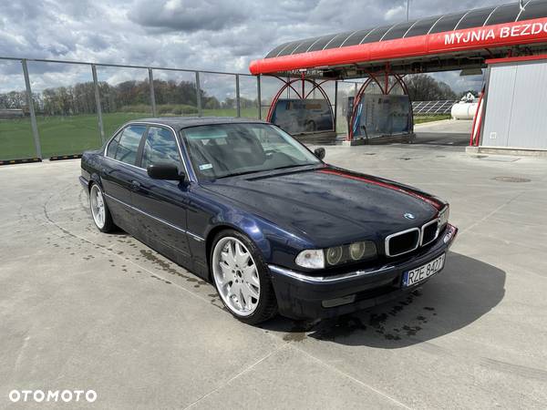 BMW Seria 7 740i - 16