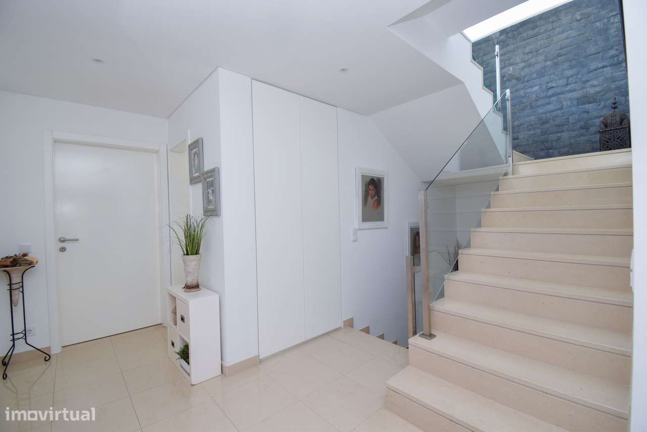 Moradia T4 com Piscina e Jardim em Alcabideche, Cascais-7