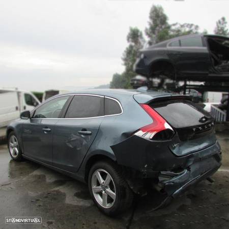 Volvo V40 Fastback 2.0 D3 (150Cv) de 2013 - Peças Usadas (7303) - 4