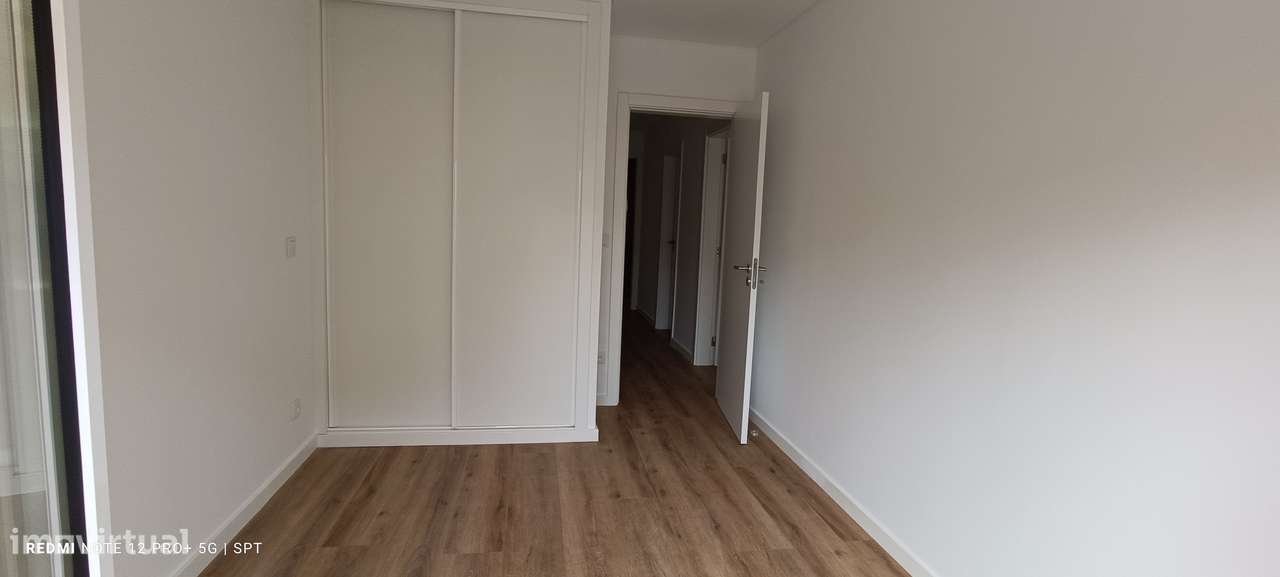 T2 com varanda e cozinha separada em Alverca-6