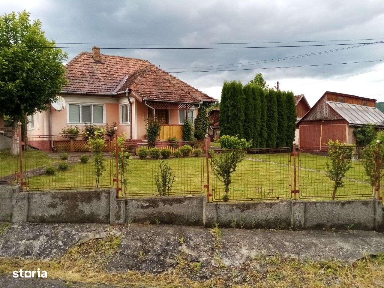 Gospodărie 2 case+teren 3.900 mp-Luncoiu de Jos - Imagine principală: 1/20