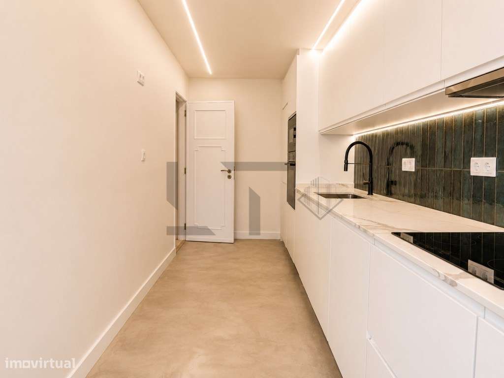 Moradia T4 em Banda totalmente Renovada com Garagem, para Venda na ...-16