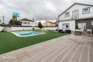 Moradia Isolada e remodelada T2+ 2 com piscina na Quinta do Conde