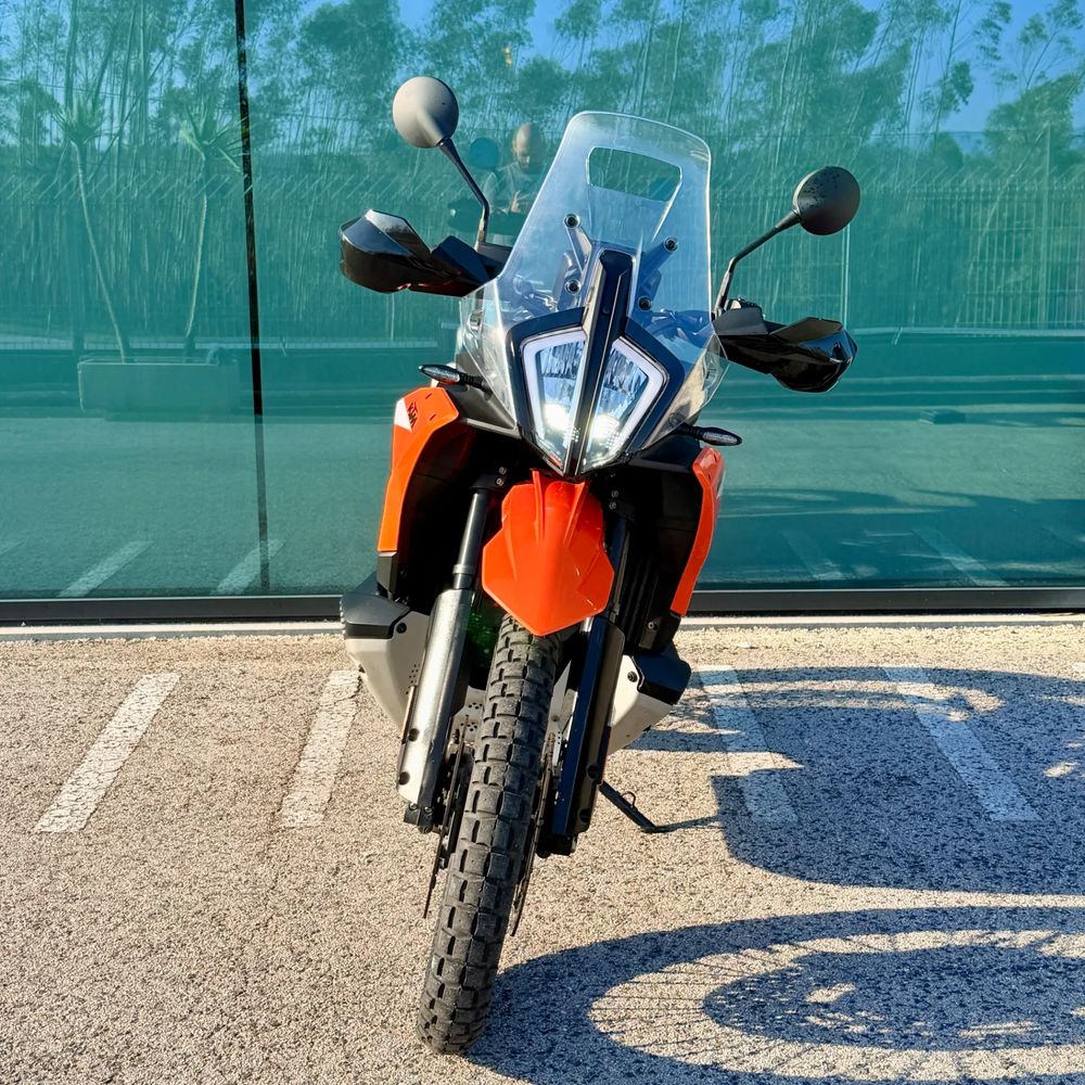 KTM 890