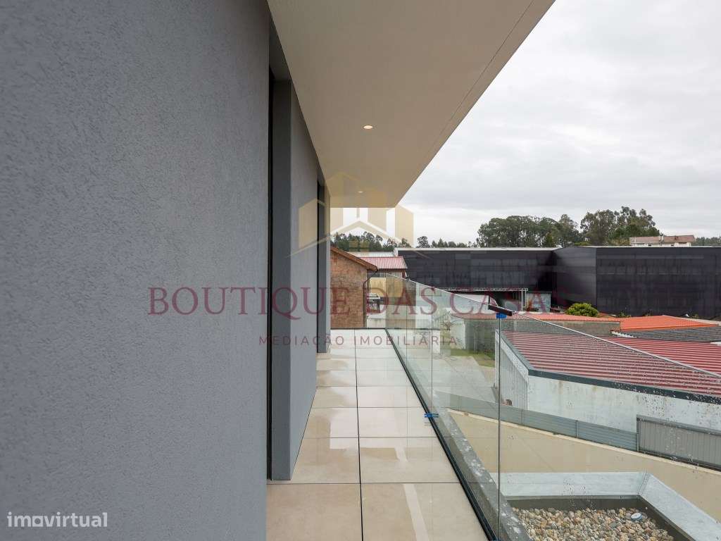 Moradia T4+1 de luxo - Pedroso - Grande imagem: 4/53