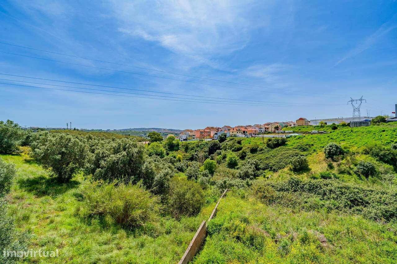 Apartamento T2 com varandas, garagem e excelente localização-8