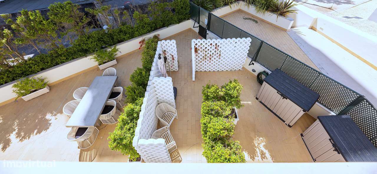 T3 duplex Monte Estoril com vista mar e terraço-49