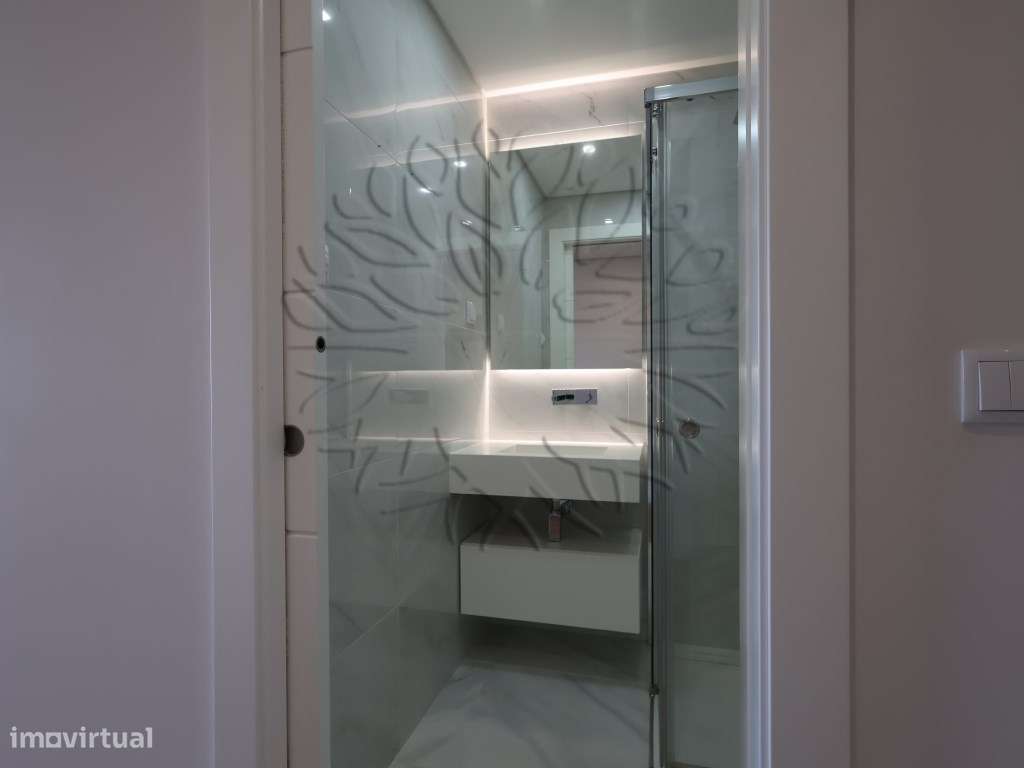 Apartamento T3 usado como novo em Vale Salgueiro, Montijo. Com 196 ...-25