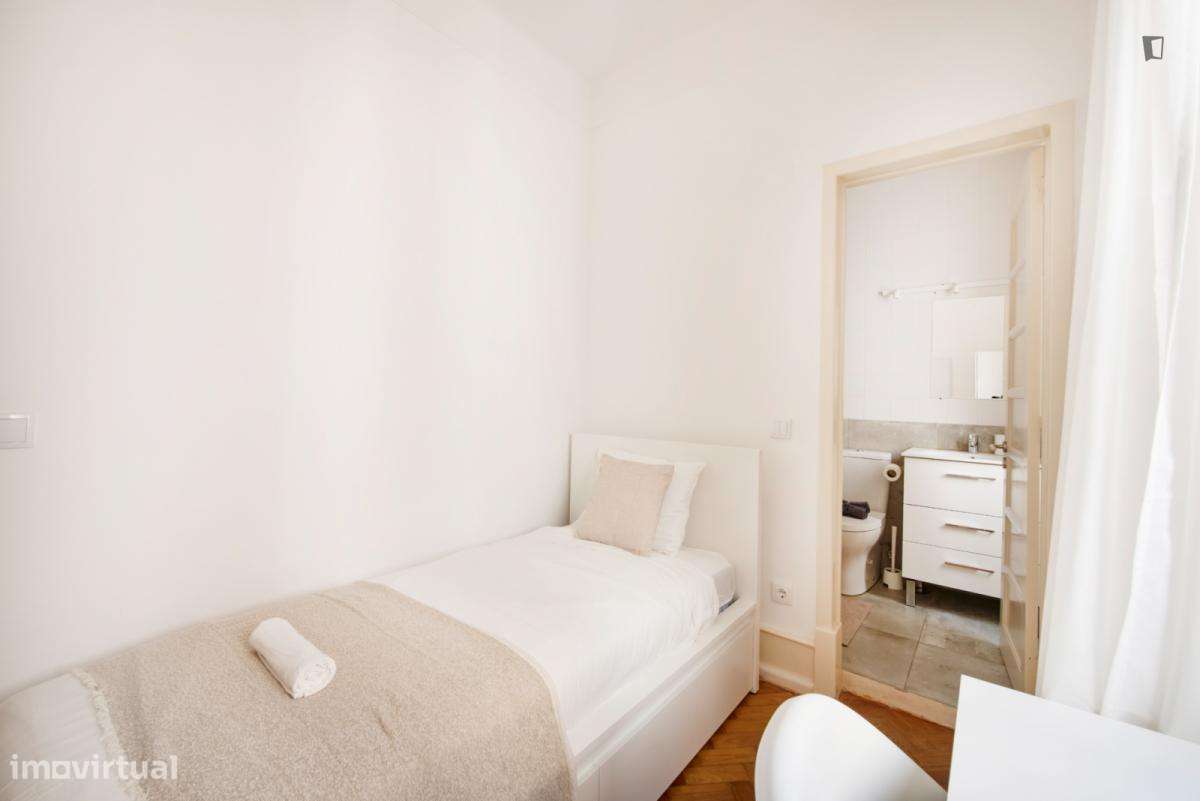 Quarto - localizado em Marquês de Pombal Lisbon - Grande imagem: 2/25