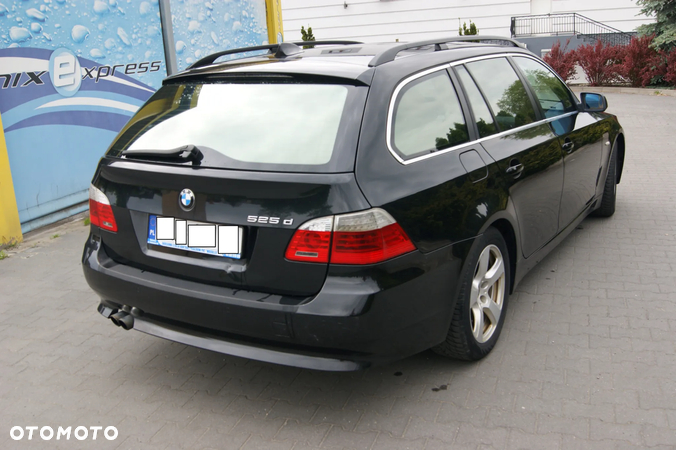 BMW Seria 5 525d Touring Edition Lifestyle - 12