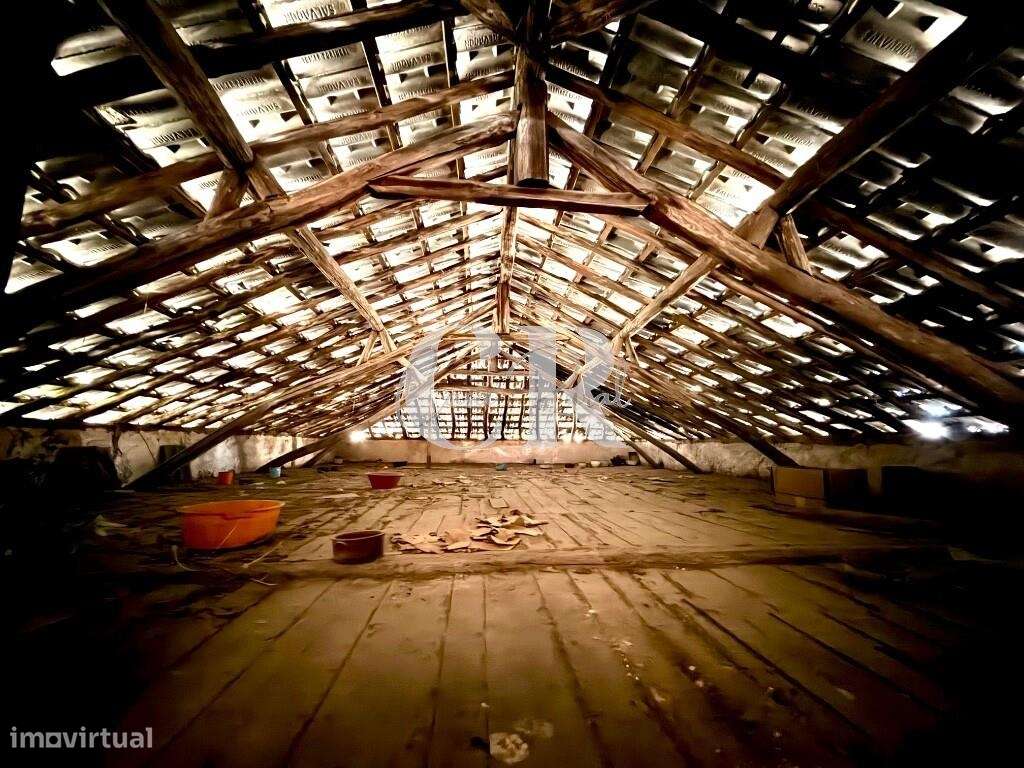 Moradia para recuperar no centro da vila de Figueiró dos Vinhos-16