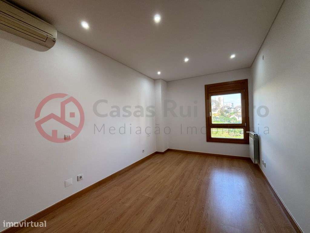 Excelente Apartamento T3, prédio com elevador, parqueamento e arrec...-17