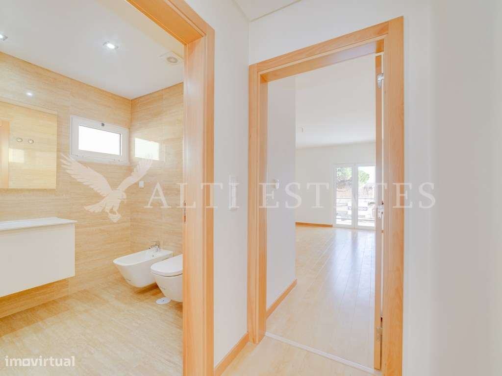 Apartamento Duplex T3 Virado a Sul com Vista Mar, Pronto a Estrear-19