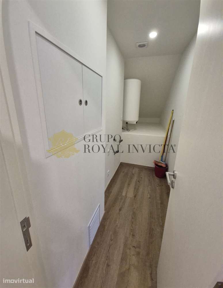 Oportunidade – Apartamento T2 Remodelado no Porto-15