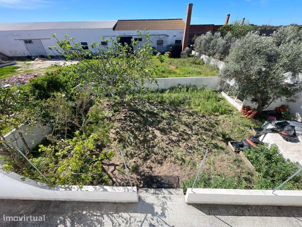 Moradia T4+3 com garagem, terraço e logradouro nas Ermidas-Sado-36