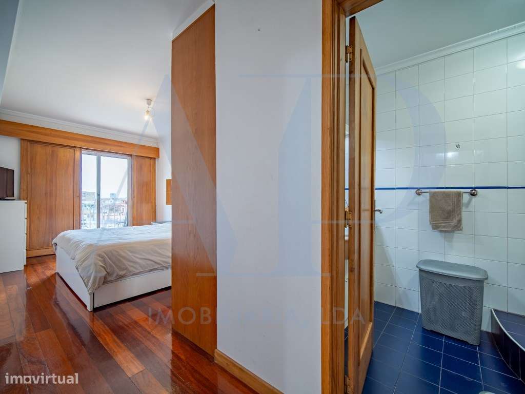 Apartamento T3 com varanda, e localização privilegiada em Vila do C...-12