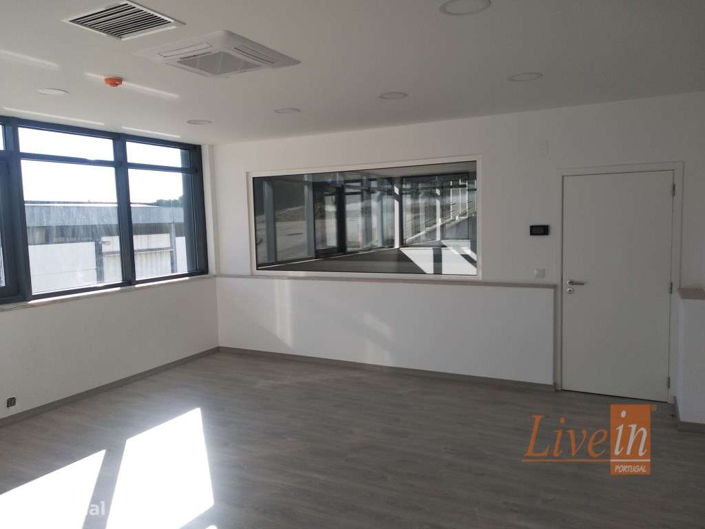 Armazém com 633m2 Situado em São Miguel da Alcainça - Grande imagem: 4/10