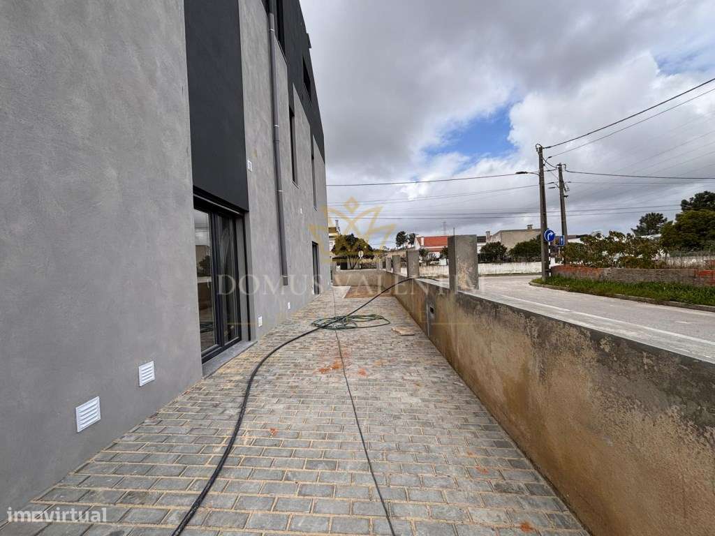 MORADIA GEMINADA -TRIPLEX T4 COM 3 WC
FERNÃO FERRO-4