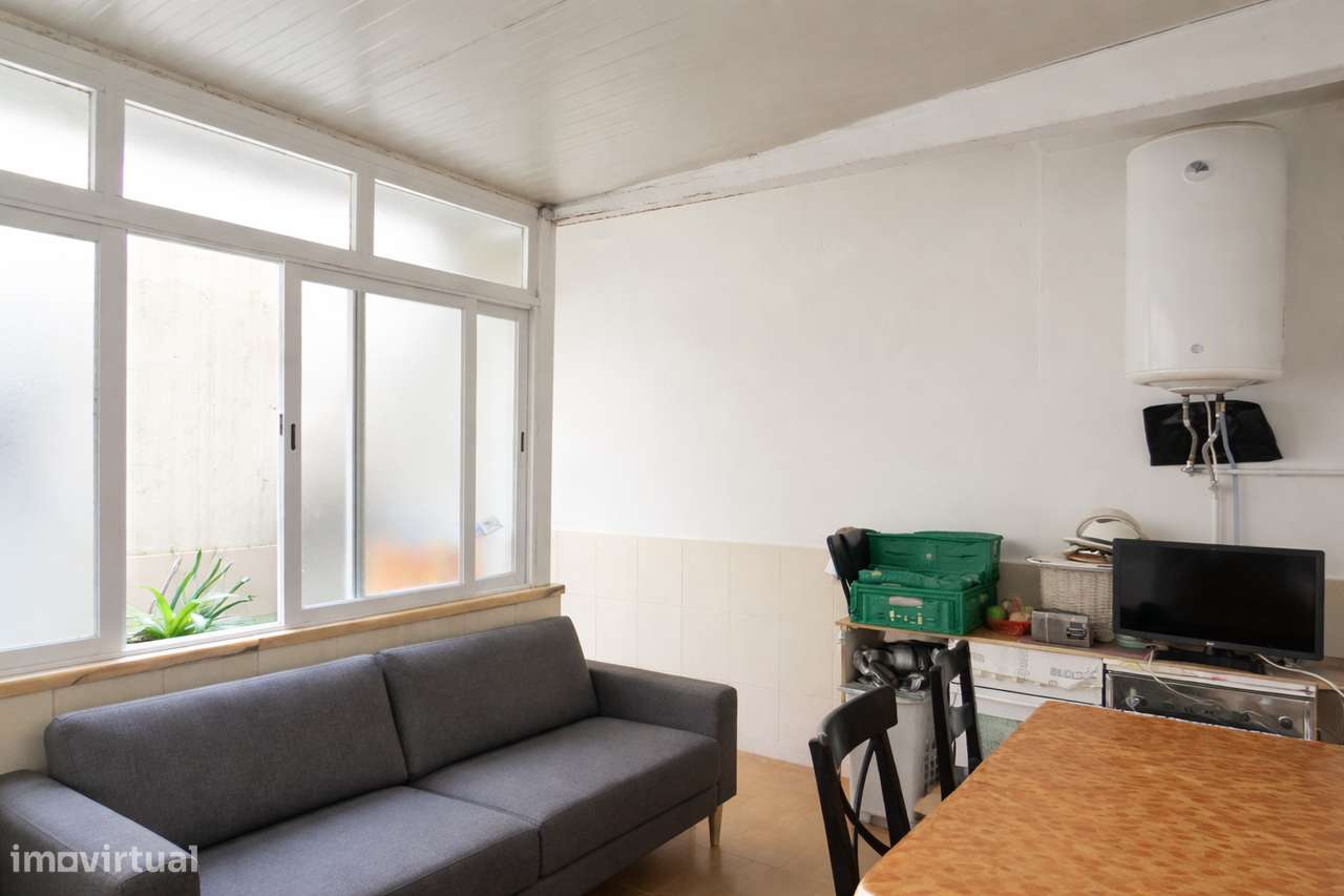 Apartamento T2 situado na pitoresca zona da Ajuda-3