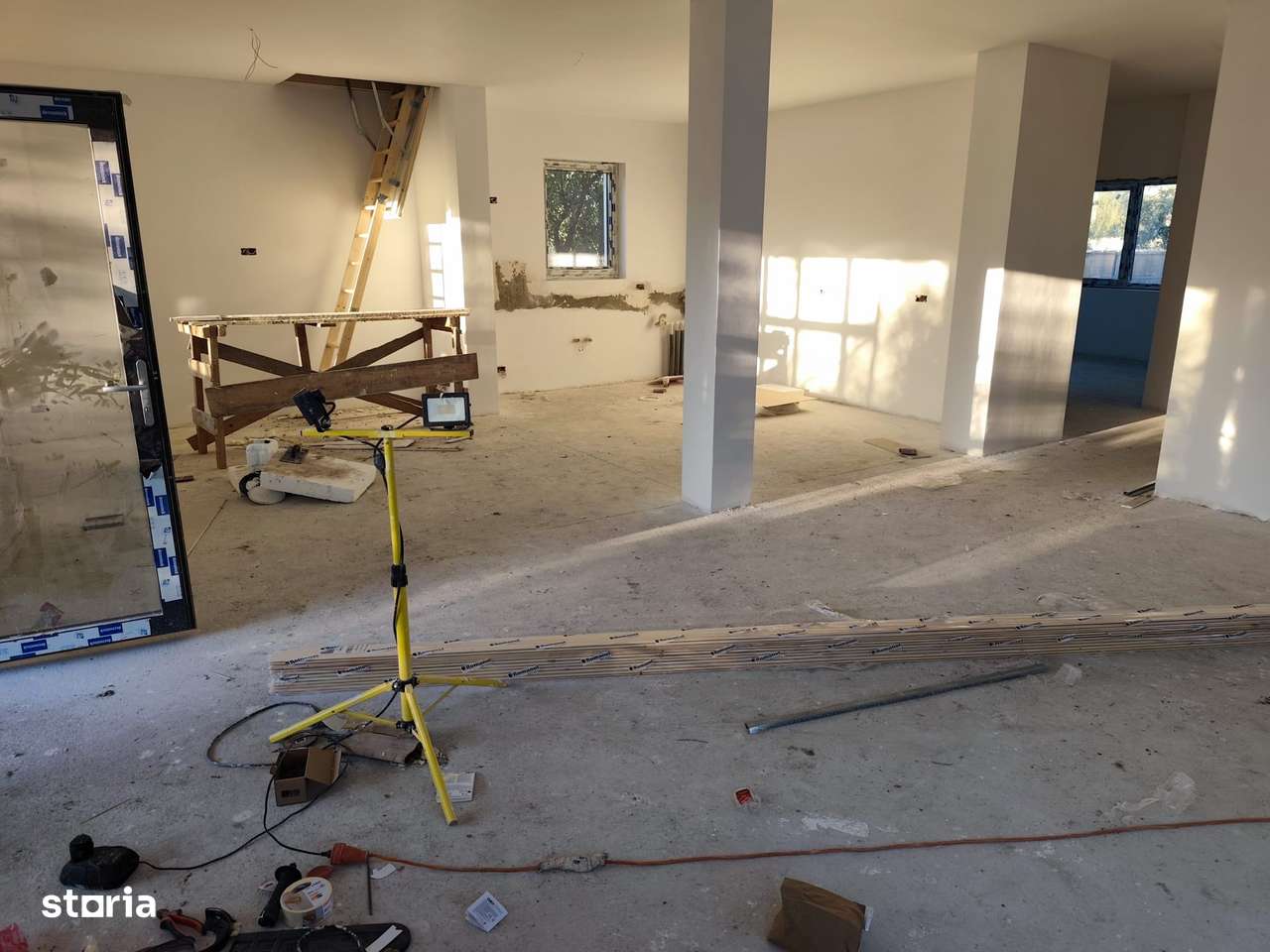 FARA COMISIOANE in Gulia la drum asfaltat casa 4 camere 2 bai P+M-17