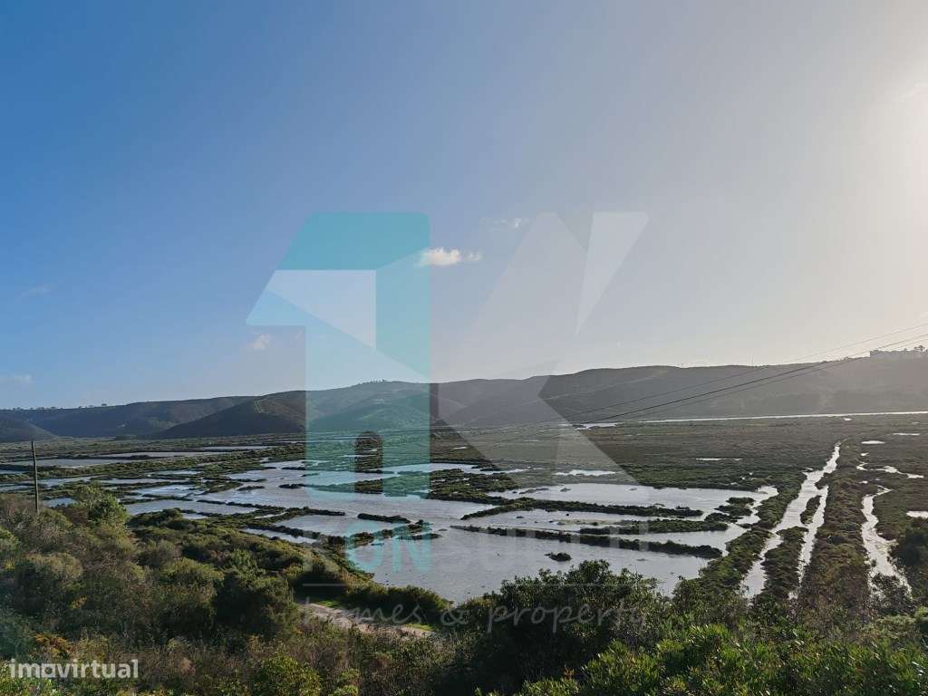 Terreno com 11,1ha junto à Praia da Amoreira - Grande imagem: 2/9
