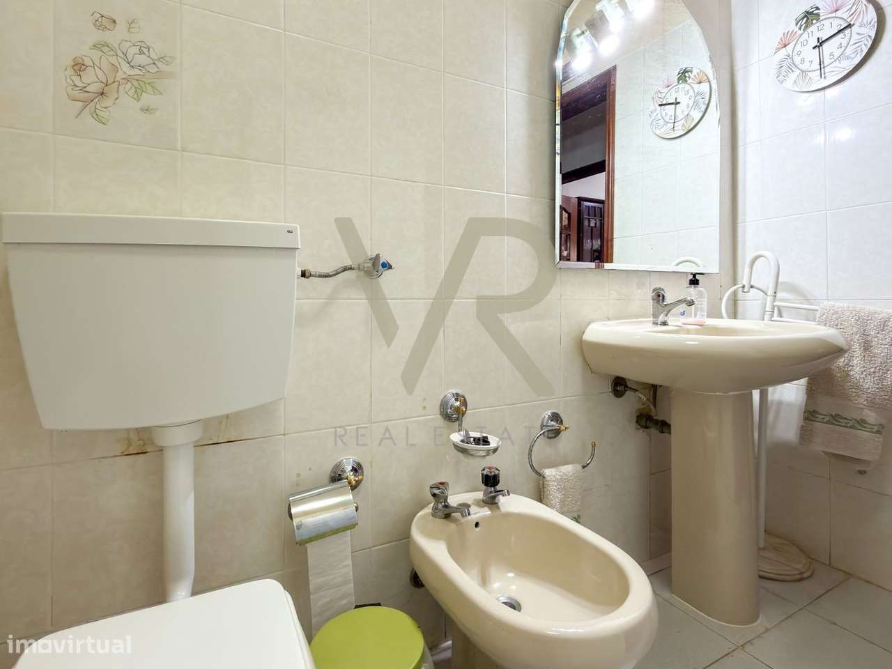 Oportunidade em Massamá: T3 Luminoso a 3 Minutos da Estação-22