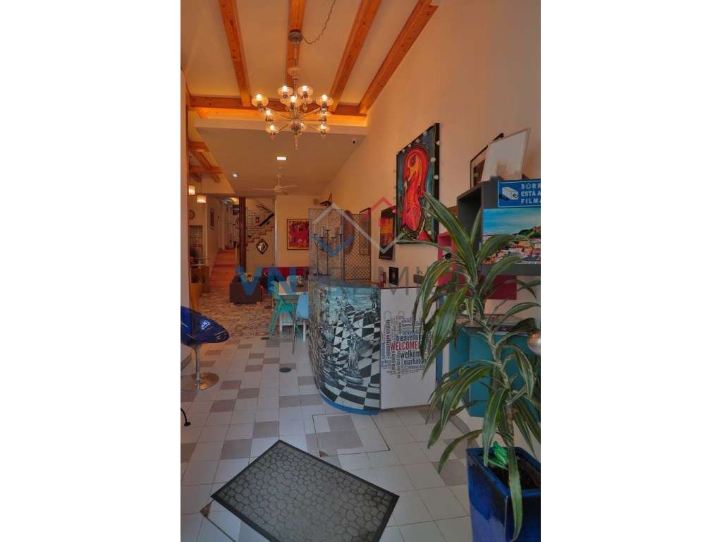 Charmoso Hostel a venda em Lisboa junto ao terminal dos Barcos de C...-13
