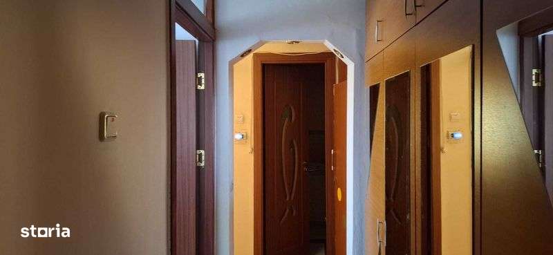 Apartament 3 camere 67 mp an 1983 plus boxa 15 mp direct proprietar