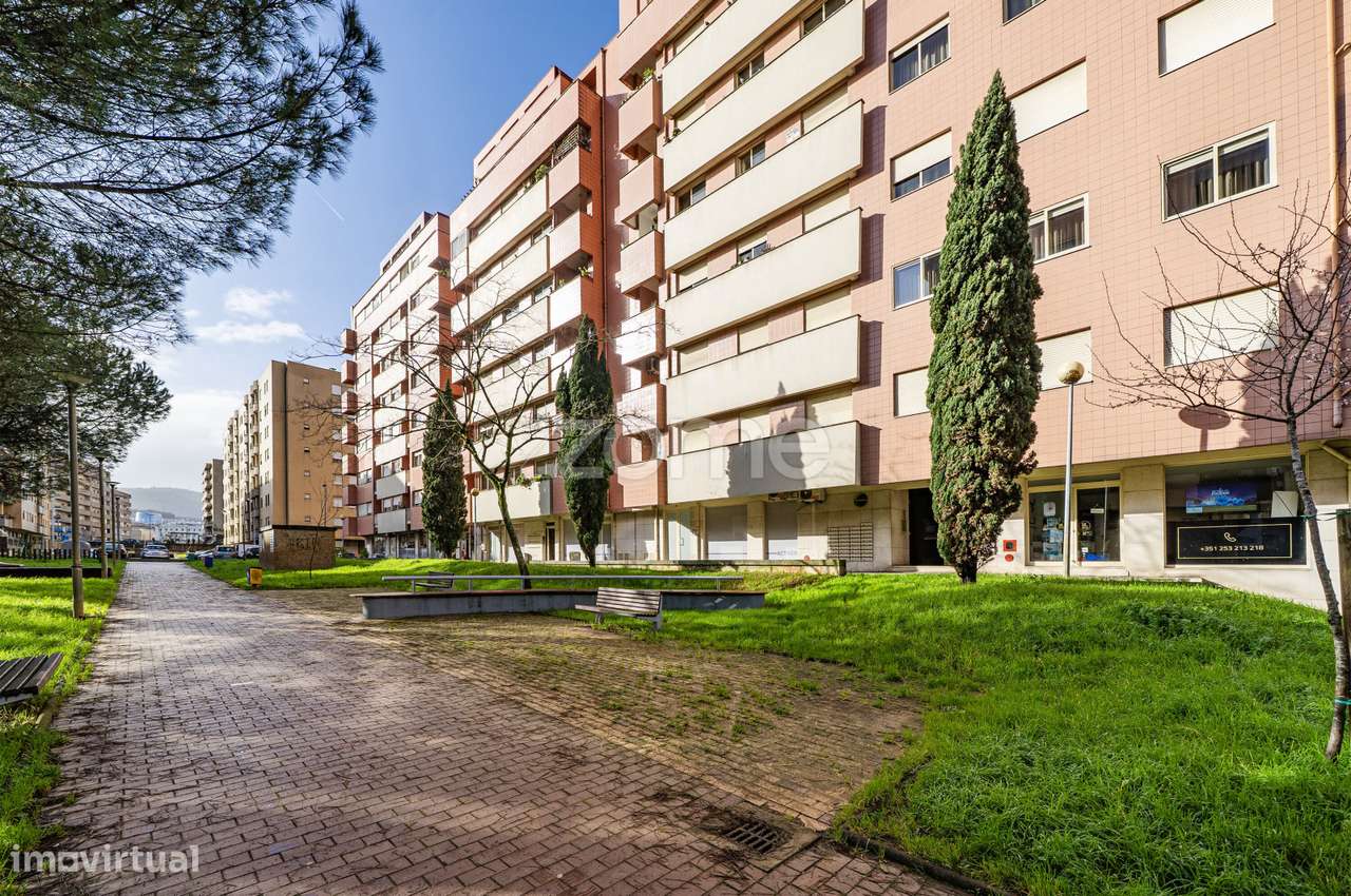 Apartamento T2 Parcialmente Renovado, em S. Vitor - Braga - Grande imagem: 4/42